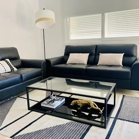 דירה Modern With A Terrace אסטפונה