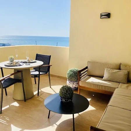 Modern With A Terrace דירה *